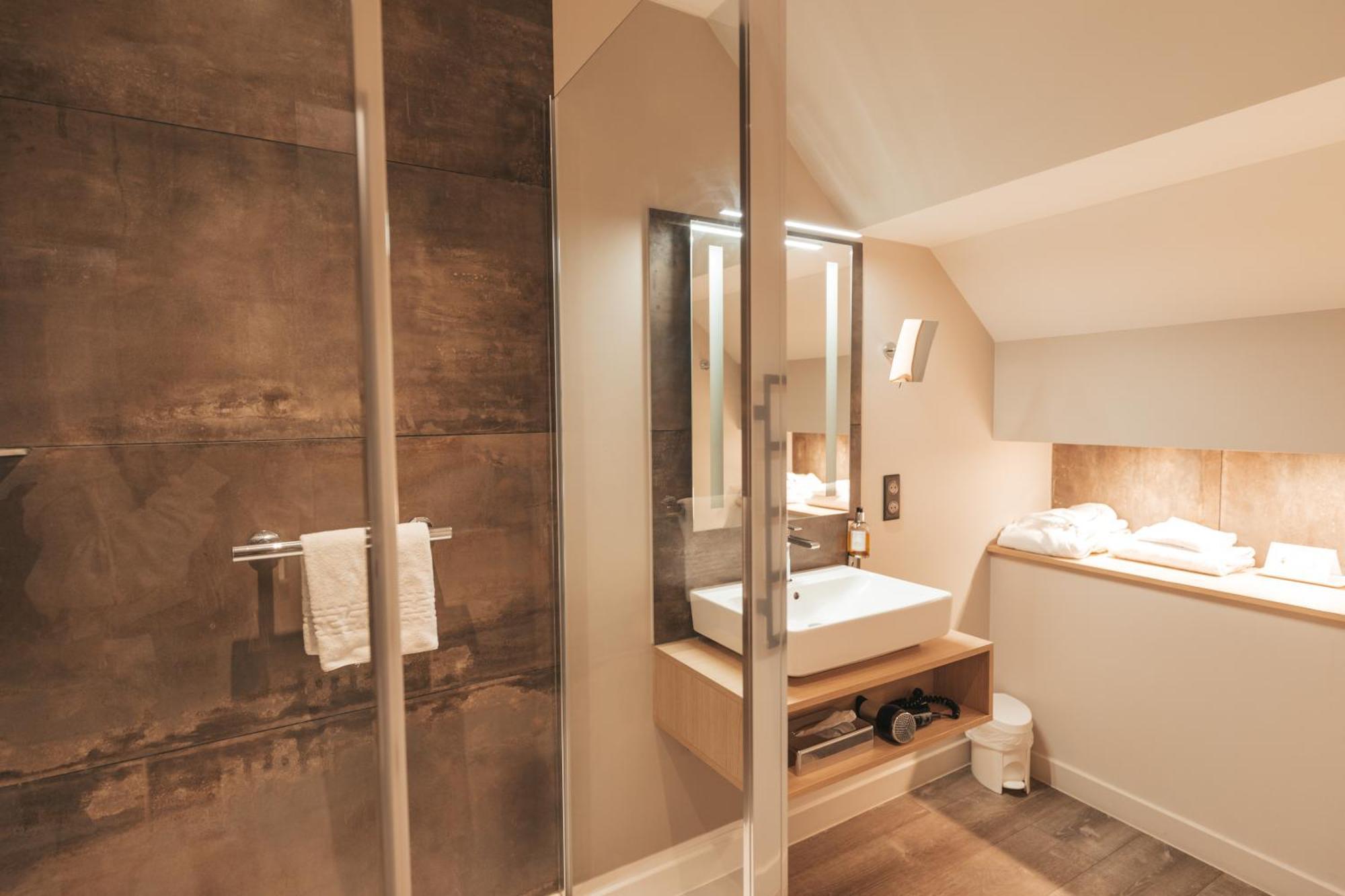 Hotel Le Et Dracy-le-Fort