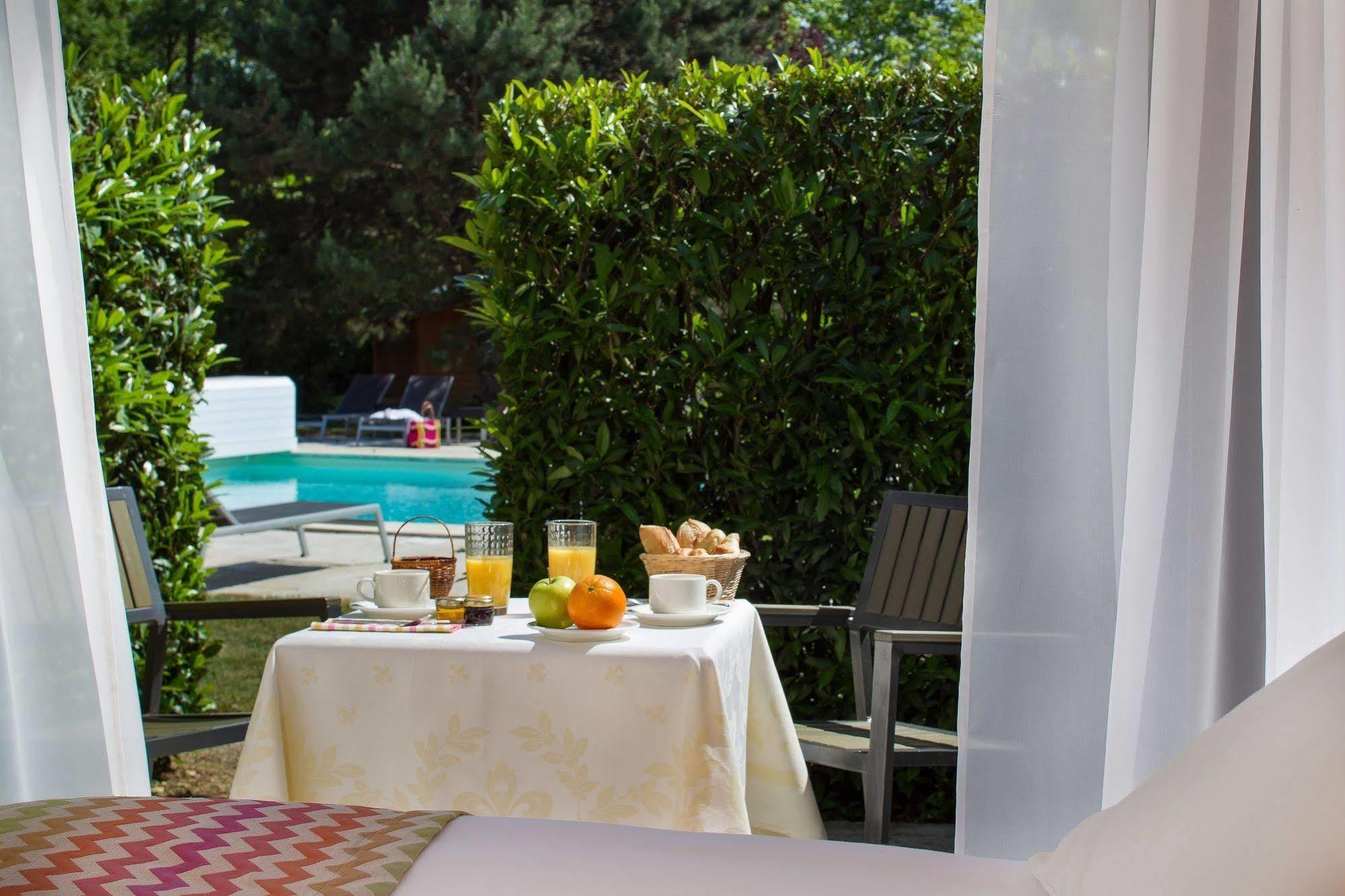 Le Et Hotel Dracy-le-Fort